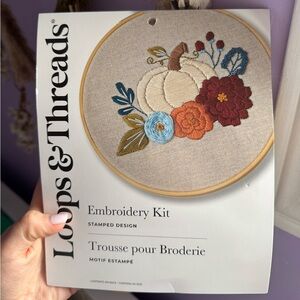 Looks and Threads Embroidery Kit